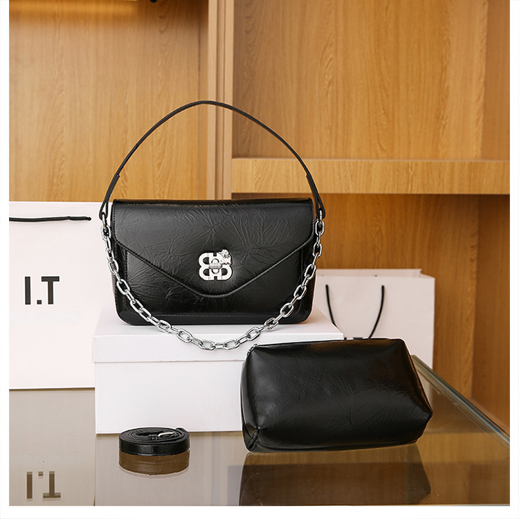 CR8303Black-1066