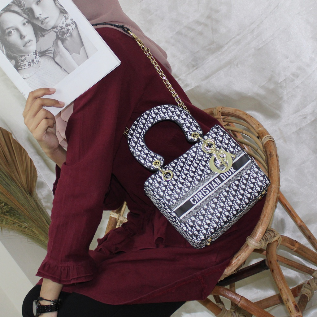 CR7789Motif 5-Love