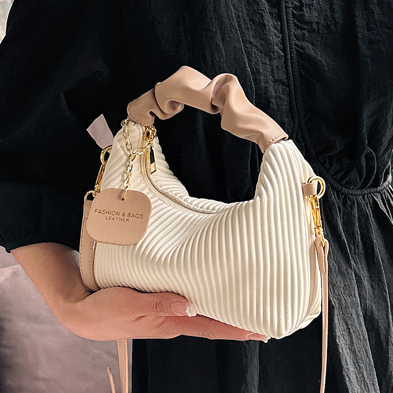 CR8144White-521
