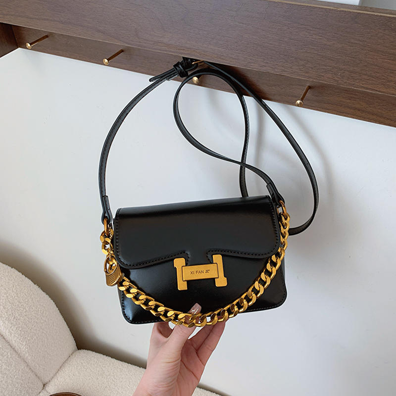 CR8466Black-6392