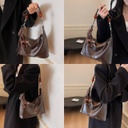 CR9121DarkCoffee-2006
