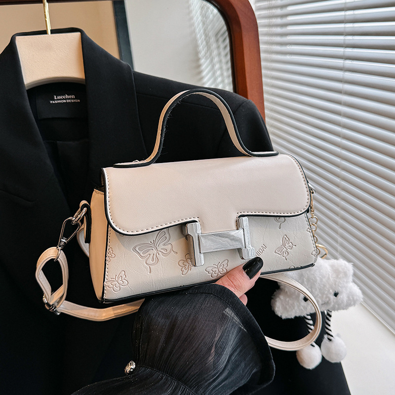 CR8418White-6719