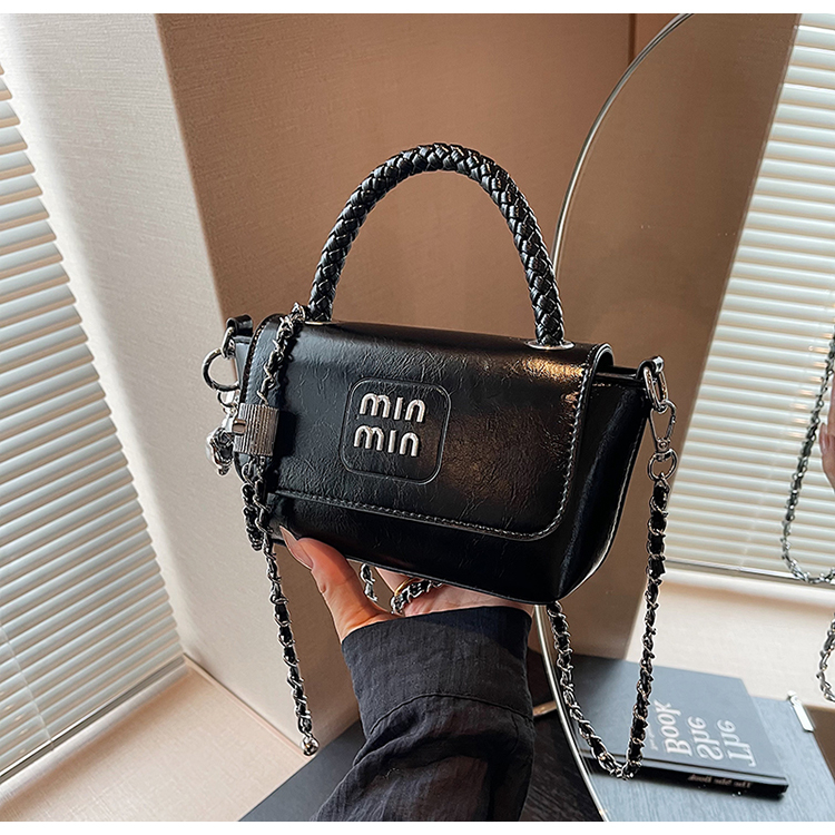 CR8943Black-7769