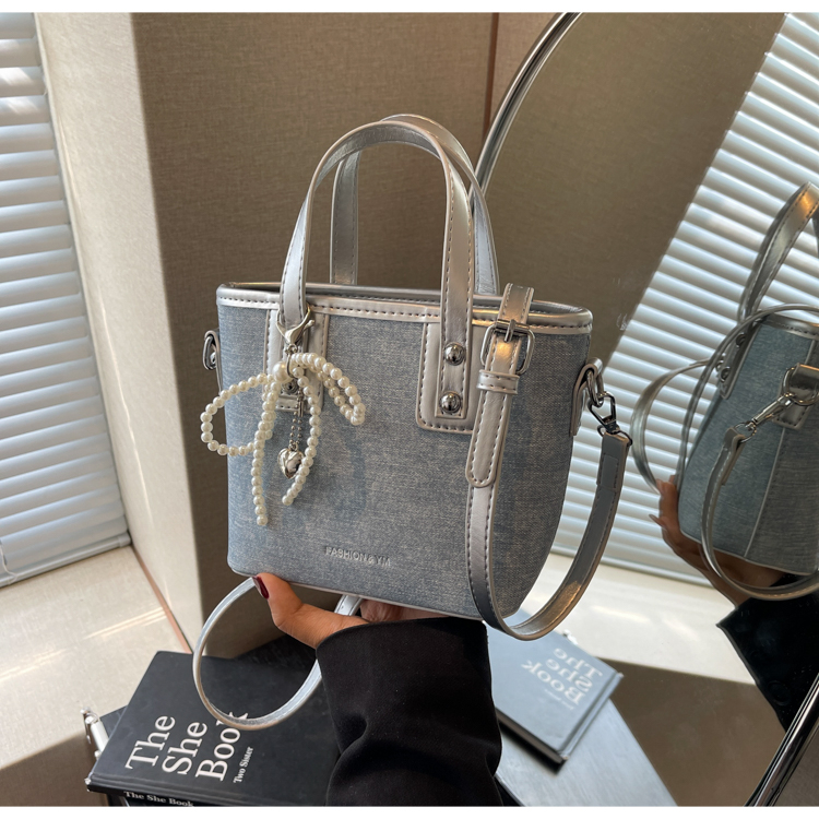 CR8957Silver-0130