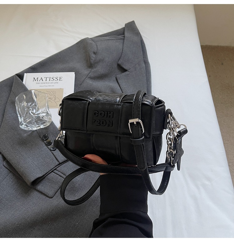 CR8979Black-7398