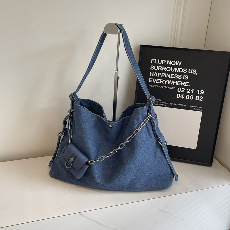CR9373Navy-8240